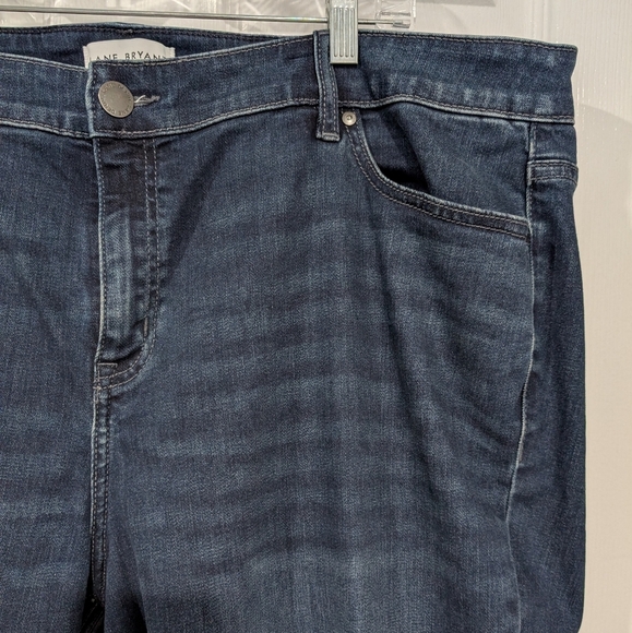 Lane Bryant Dark Wash Signature Fit Mid-Rise Straight Denim Jean Size 24S Short - Picture 3 of 14